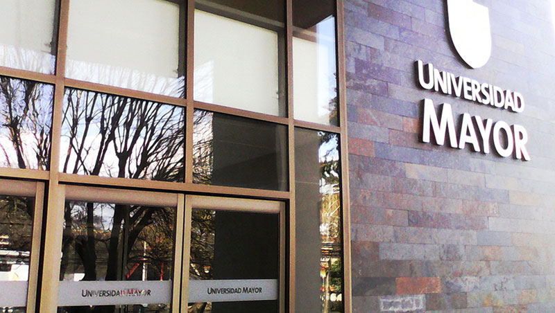 Costos reales de estudiar en la Universidad Mayor en 2026