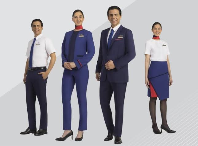 Cuánto gana una azafata de LATAM o SKY